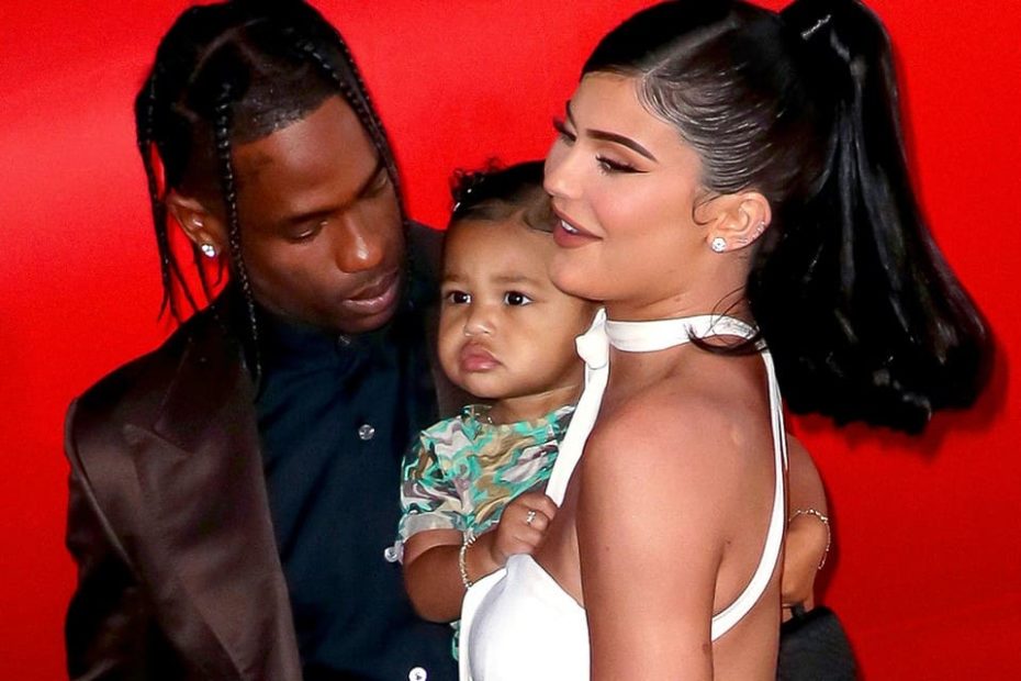 Image of Travis Scott with his wife and daughter