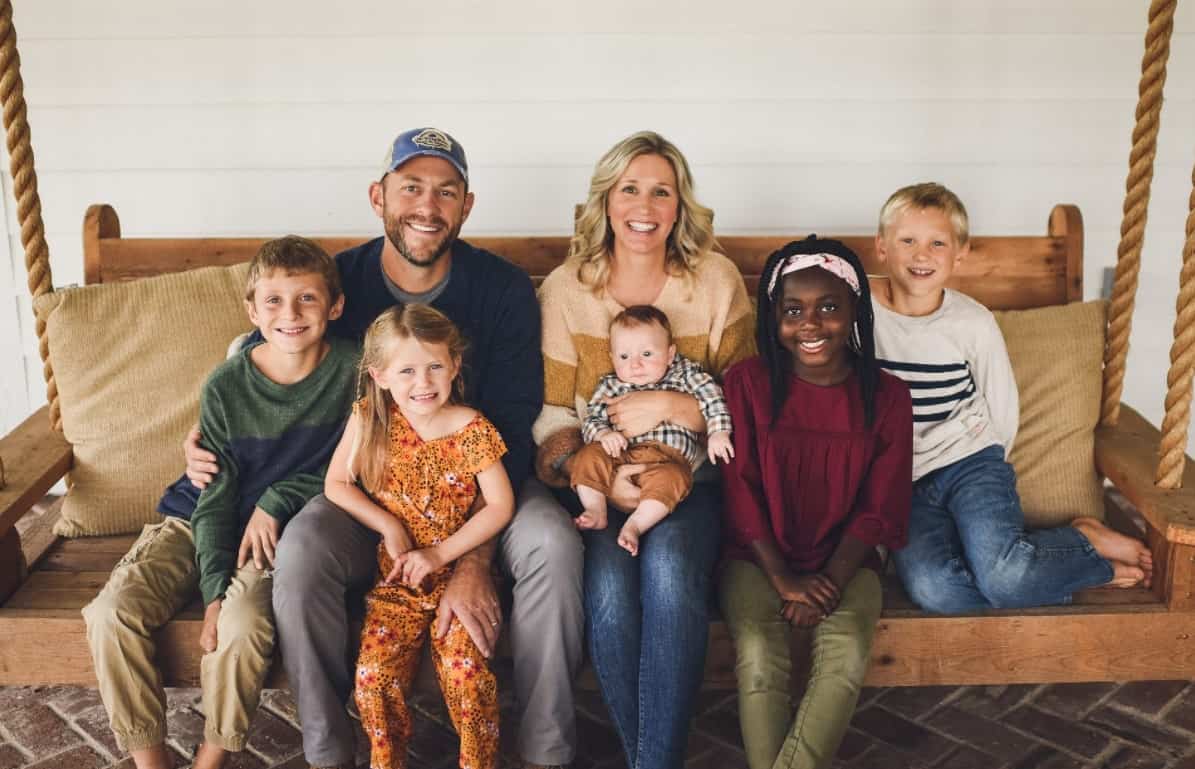 Image of Dave Marrs and Jenny Marrs with their kids