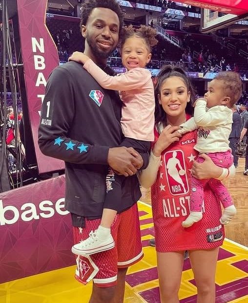 Image of Andrew Wiggins and Mychal Johnson with their daughters, Alyah and Amyah Wiggins