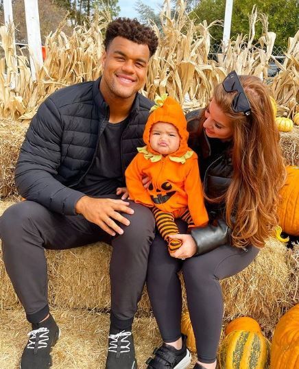 Image of Arik Armstead with his family 