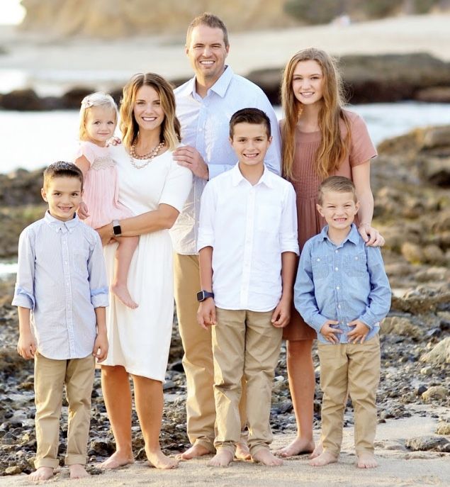 Image of Braden and Mindy Bingham with their kids