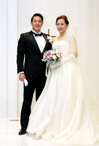 Image of Daiya Seto with his wife, Yuka Mabuchi
