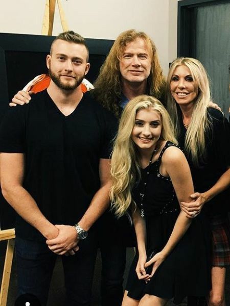 Image of Dave Mustaine and Pamela Anne Casselberry with their kids, Justis David and Electra Nicole Mustaine