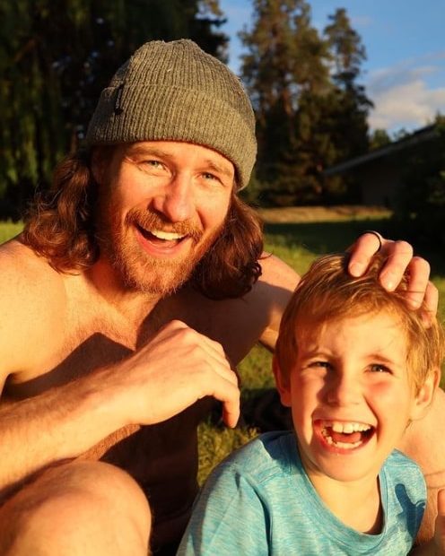 Image of Duncan Keith with his son, Colton Keith