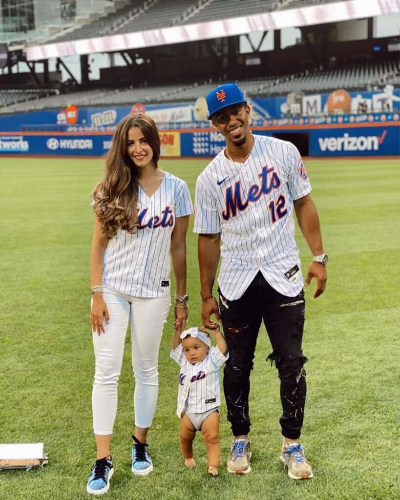 Image of Francisco Lindor with his wife, Katia Reguero, and their daughter, Kalina