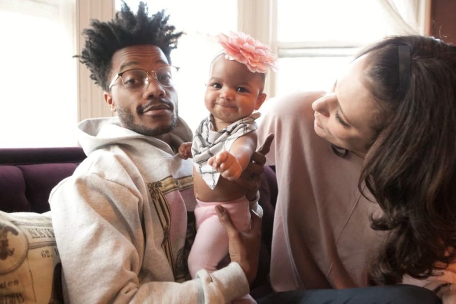 Image of Jermaine Fowler with his family