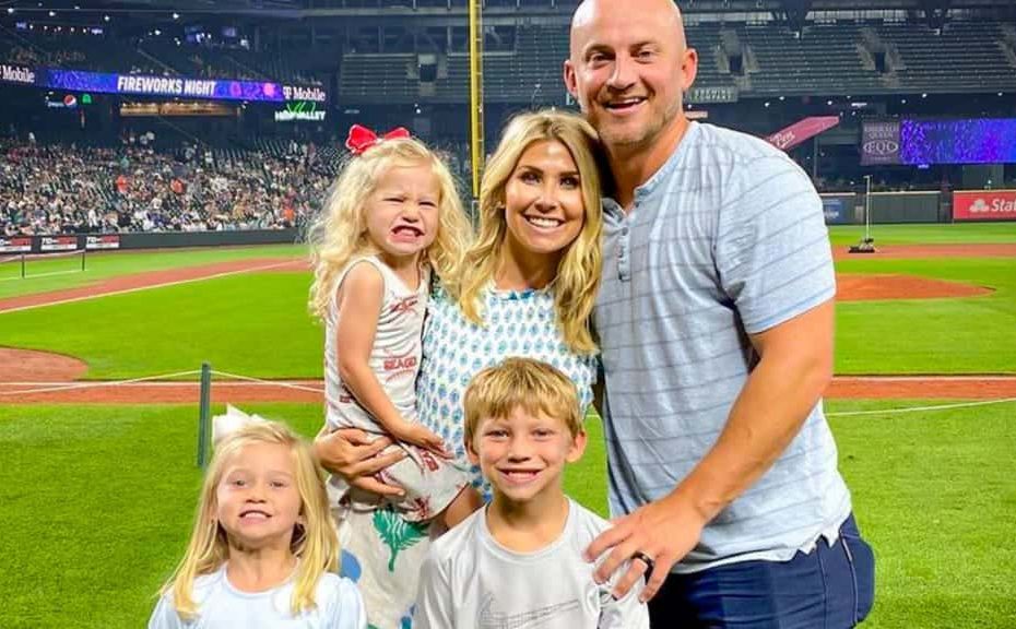 Image of Kyle and Julie Seager with their kids, Crue, Emely and