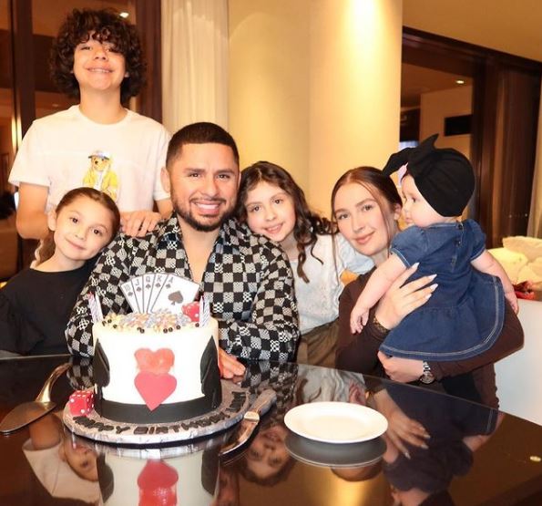 Image of Larry Hernandez and Kenia Ontiveros with their kids