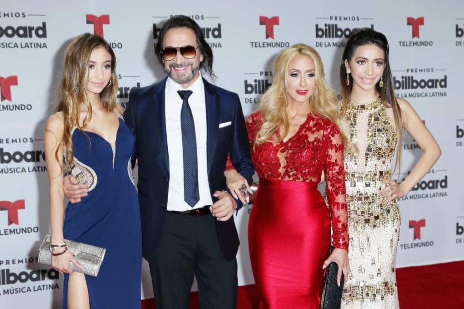 Image of Marco Antonio and Cristian Salas-Solis with their daughters, Alison and Maria Solis