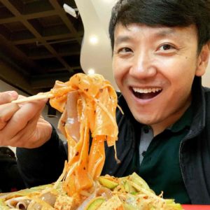 Mikey Chen is Married to Wife: Christine Chen. Kids. – wifebio.com