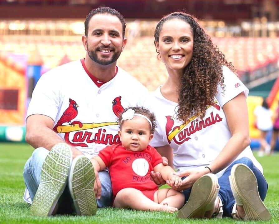 Image of Oliver Marmol with his wife, Amber Marmol, and their daughter