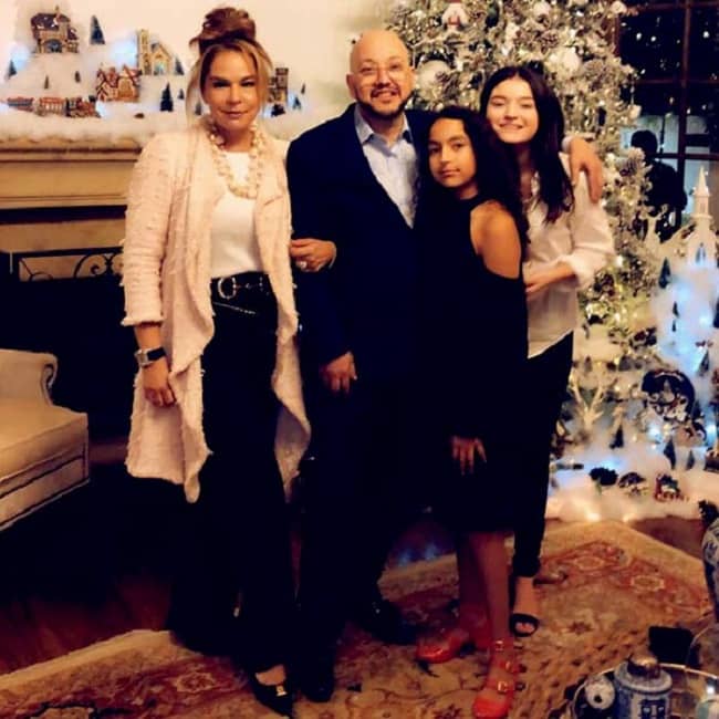 Image of Pepe Garza and Eliza Beristain with their kids, Ivanna Garza Beristain and Isabella Garza Beristain.