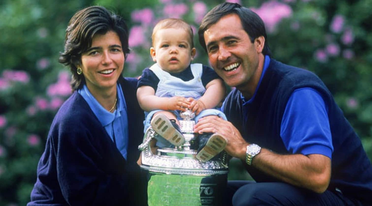 Image of Seve Ballesteros with his child and wife, Carmen Botin O’Shea