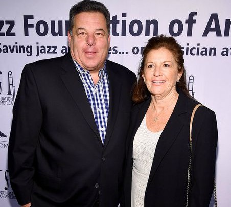Image of Steve Schirripa with his wife, Laura Schirripa