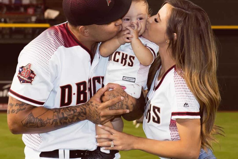 Image of Taijuan Walker and Heather Retrespo with their son