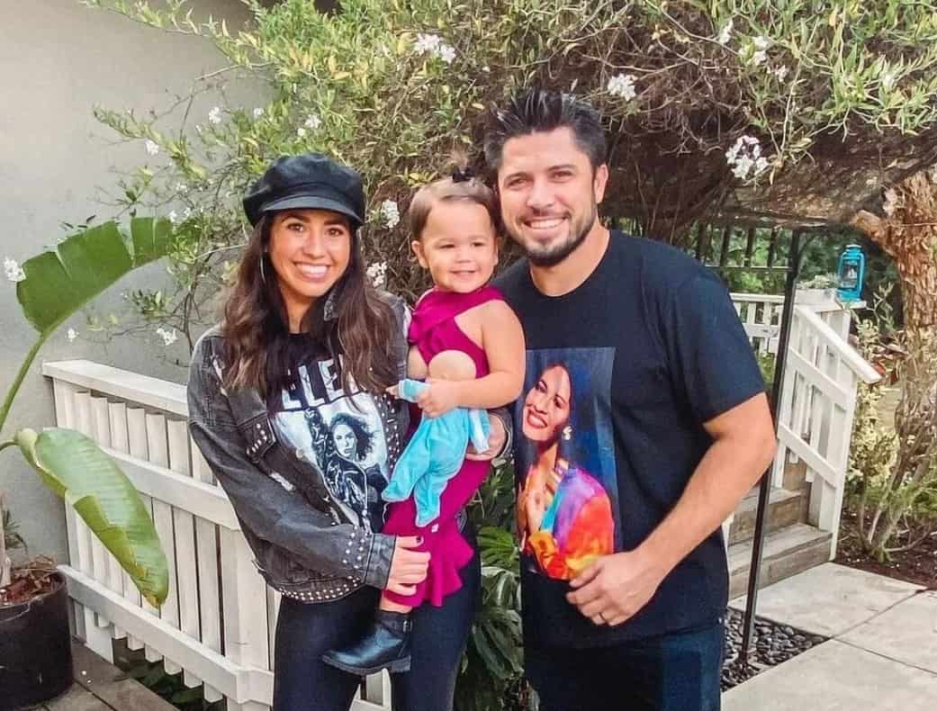 Image of Travis d'Arnaud with his wife, Britney Cobian, and their daughter, Charlie