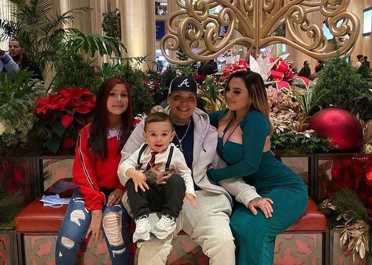 Image of Amanda and Ana Laura Perez with their family