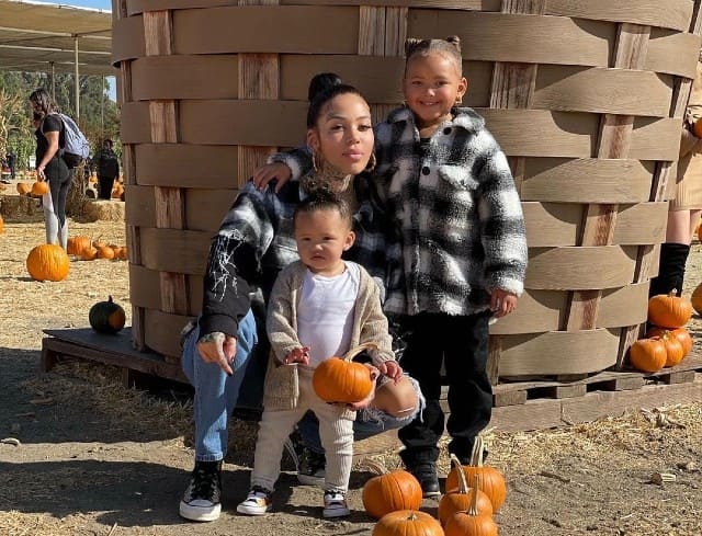 Image of Catelyn Sparks with her kids, Harmony and Vibe Jackson