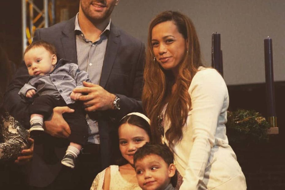 Image of Chris Weidman with his wife, Marivi Weidman, and their kids, Cassidy, CJ, and Colten Weidman