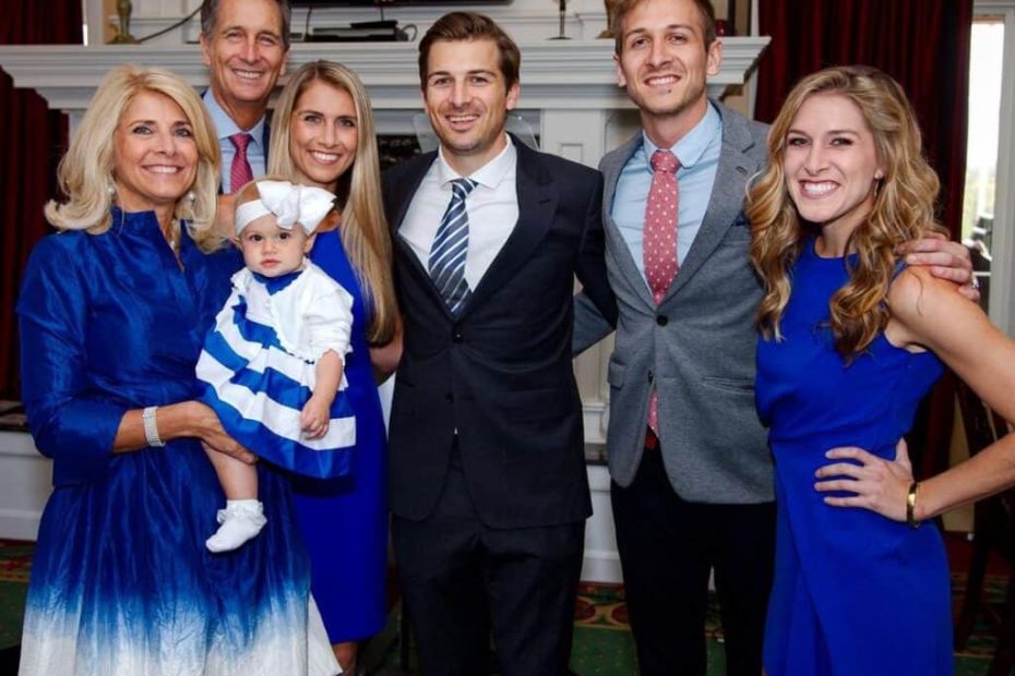 Image of Cris Collinsworth and Holly Bankemper with their kids