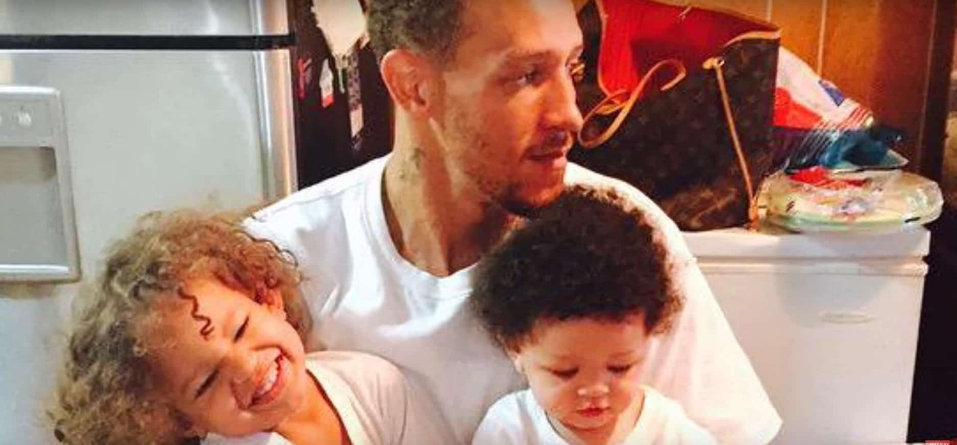 Image of Delonte West with his kids