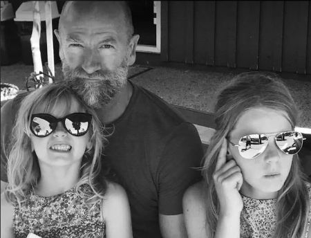 Image of Graham McTavish with his daughters