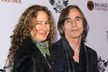 Image of Jackson Browne with his wife, Dianna Cohen