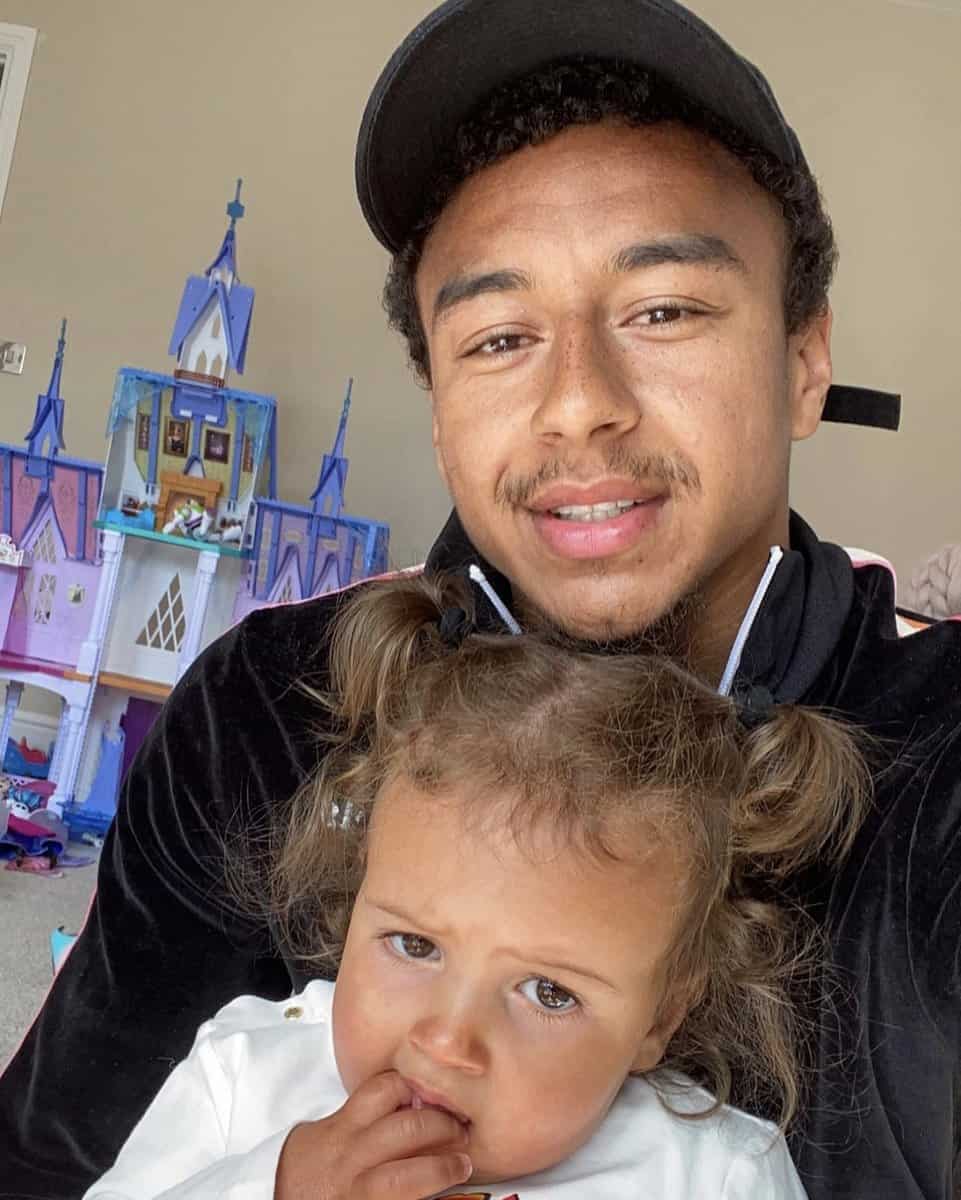 Image of Jesse Lingard with his daughter
