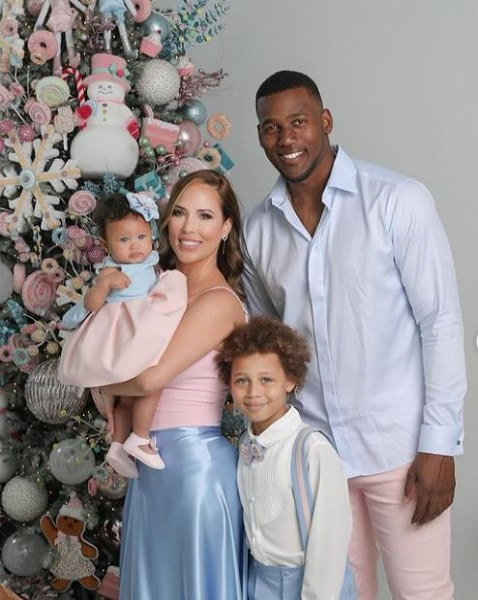 Image of Jorge Soler with his wife, Leydis Serrano, and their kids