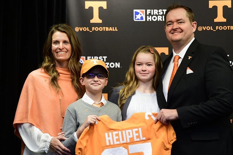 Image of Josh Heupel with his wife, Dawn Heupel, and their kids