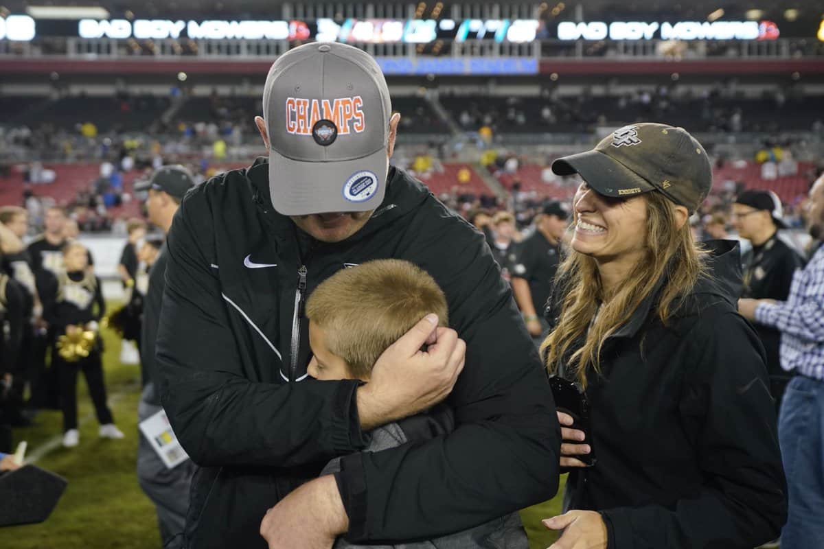 Image of Josh Heupel with his wife, Dawn Heupel, and their son