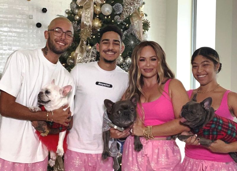 Image of Melissa Guzman with his kids, Miguel Cotto III, Alondra Cotto, and Luis Cotto