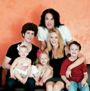 Paul Stanley is Married to Wife: Erin Sutton. Kids. – wifebio.com