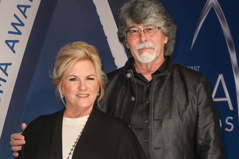 Image of Randy Owen with his wife, Kelly Owen