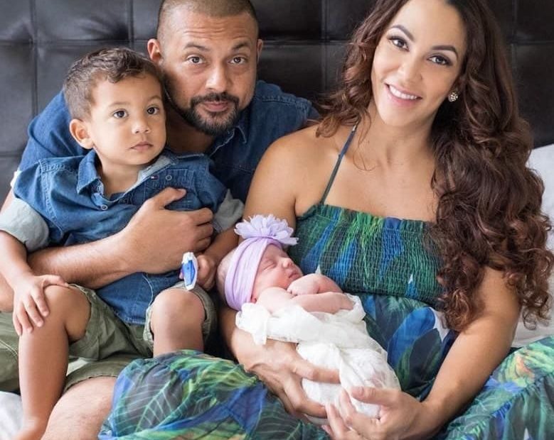 Image of Sean Paul with his wife, Jodi Stewart-Henriques, and their kids, Levi Blaze and Remi Leigh Henriques