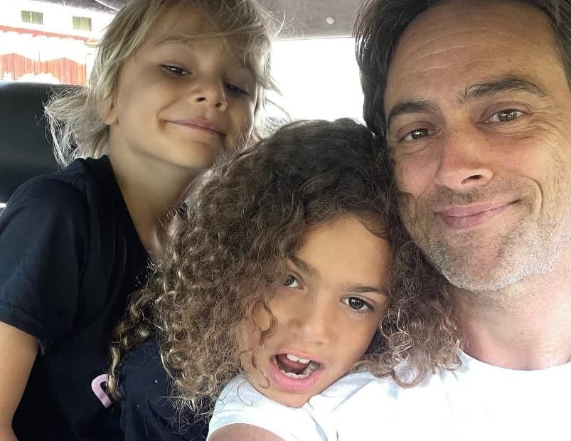 Image of Stuart Townsend with his kids Desmond Townsend and Ezra Townsend
