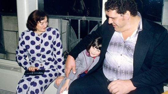 Image of Andre the Giant with his wife, Jean Christensen, and their daughter, Robin
