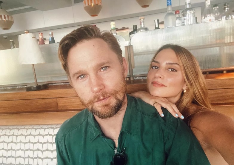 Image of Brian Geraghty with his partner, Genesis Rodriguez