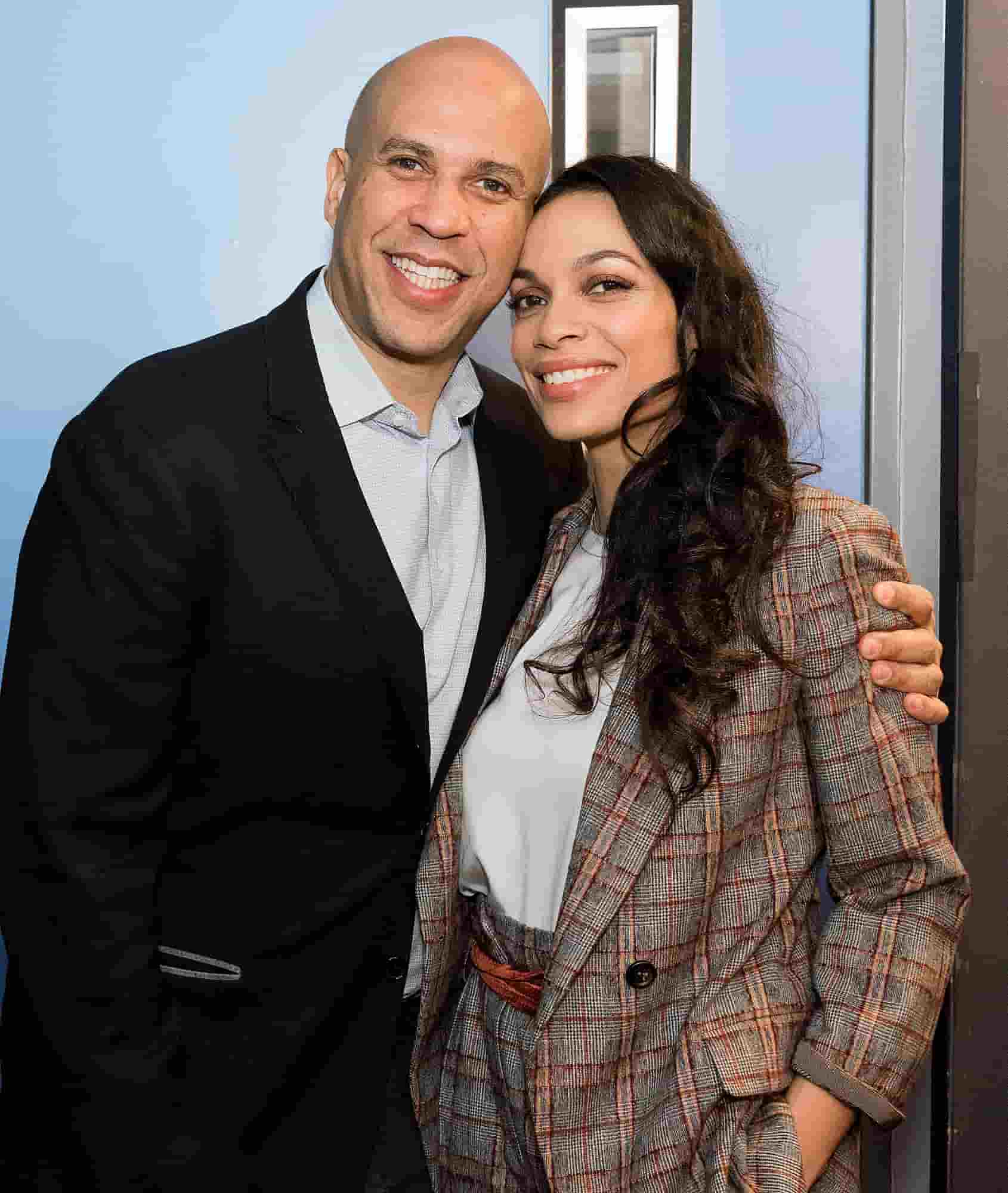 Cory Booker Is Married To Wife Rosario Dawson 5949