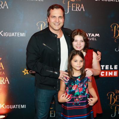 Image of Daniel Boaventura with his daughters, Isabela and Joana Boaventura
