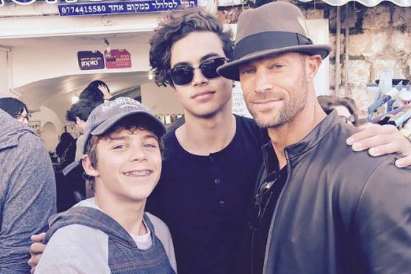 Image of Gabe Kapler with his sons, Chase and Ty Kapler