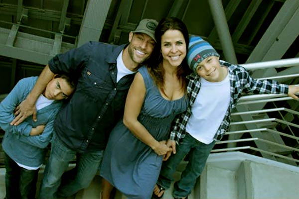 Image of Gabe Kapler with his ex-wife, Lisa Jansen, and their sons, Chase and Ty Kapler