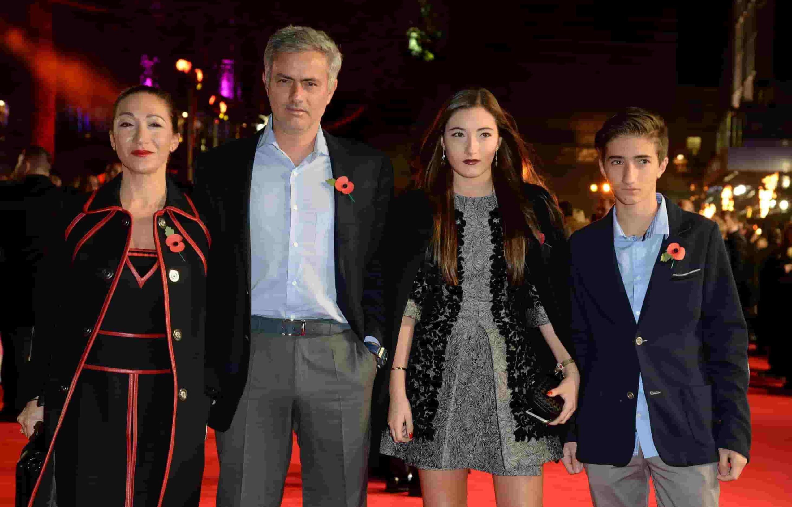 Image of José Mourinho and Matilde Faria with their kids, Matilde and Jose Mourinho, Jr.