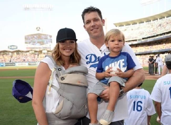 Image of Luke Walton with his wife, Bre Ladd, and their kids