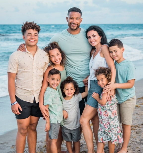 Image of Marcus Freeman with his wife, Joanna Freeman, and their kids