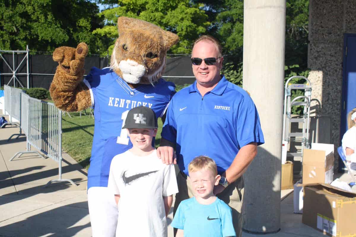 Image of Mark Stoops with his kids, Will and Zack