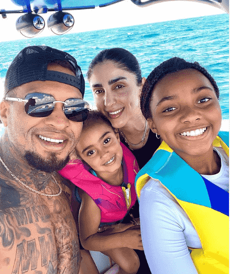 Image of Maurkice Pouncey with his alleged partner and kids