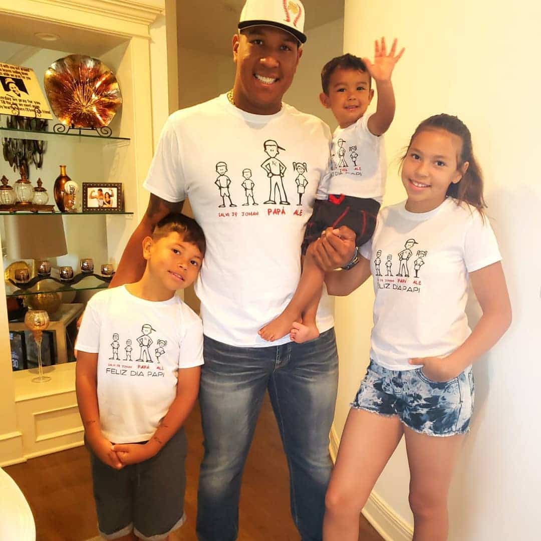 Image of Salvador Perez with his kids
