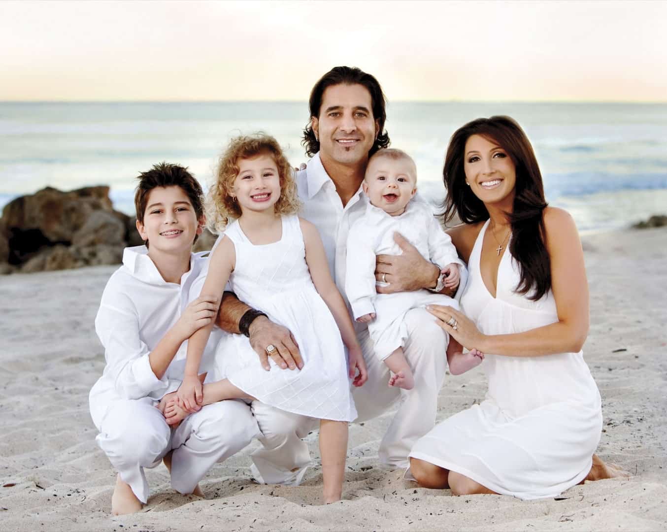 Image of Scott Stapp with his wife, Jaclyn Stapp, and their kids