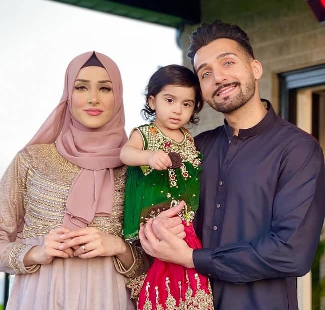 Image of Sham Idrees with his wife, Saher, and his youngest daughter, Sierra Idrees